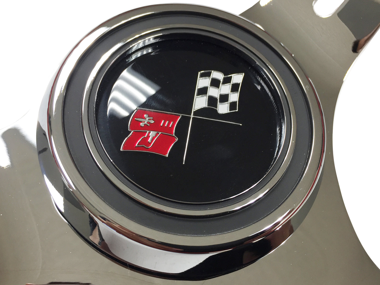 Chevrolet Cross Flags Horn Cap OE#3899365